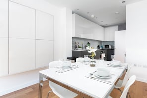 Appartement, 3 chambres | Salle à manger