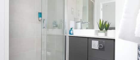 Apartment, 3 Bedrooms | Bathroom