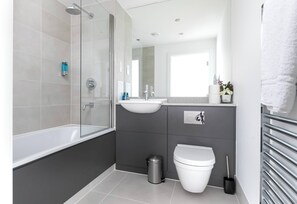 Apartment, 3 Bedrooms | Bathroom - Skyvillion - Olympic Flat-excel o2 Arena Westfield (London)