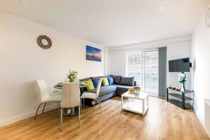 Apartment, 2 Schlafzimmer | Wohnzimmer