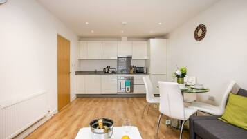 Apartment, 2 Bedrooms | Living room