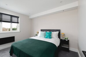 Apartment, 4 Bedrooms | 4 bedrooms - Skyvillion -4bed Cozy Cockfosters Apt Mins To Tube (Barnet)