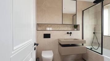 Apartment, 4 Bedrooms | Bathroom