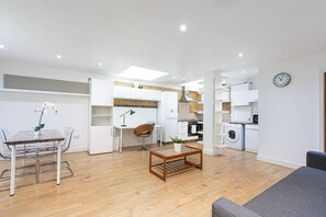 Apartment, 1 Bedroom | Living room - Skyvillion - 1bed Flat In Kings Cross & St Pancras (London)