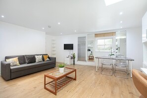 Apartment, 1 Bedroom | Living room - Skyvillion - 1bed Flat In Kings Cross & St Pancras (London)