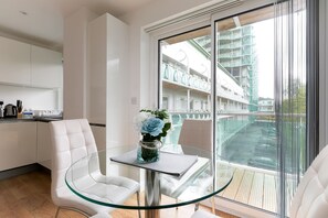 Dining - Skyvillion - Tower Point Enfield 1bed W Balcony (Enfield)