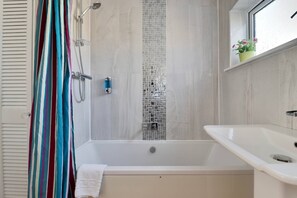 Apartment, 3 Bedrooms | Bathroom - Skyvillion - Valley Way - 3bed House In Stevenage (Stevenage)