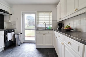 Interior - Skyvillion - Valley Way - 3bed House In Stevenage (Stevenage)