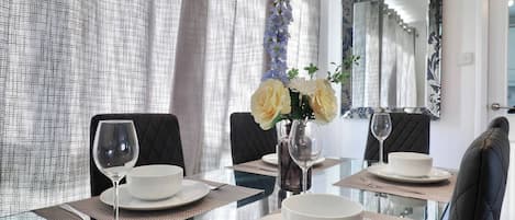 Departamento, 3 habitaciones | Restaurantes