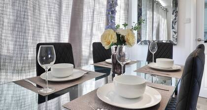 Skyvillion - Valley Way - 3bed House In Stevenage