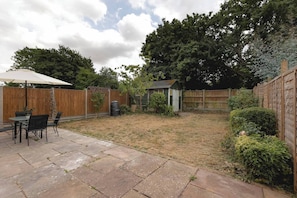 Apartment, 2 Bedrooms | Outdoor dining - Skyvillion - Lush 2 Bed Hydean Way House & Garden (Stevenage)
