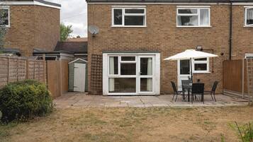 Apartment, 2 Bedrooms | Front of property