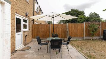Apartment, 2 Bedrooms | Outdoor dining