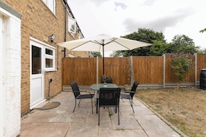 Apartment, 2 Bedrooms | Outdoor dining - Skyvillion - Lush 2 Bed Hydean Way House & Garden (Stevenage)