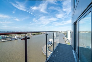 Apartment, 2 Bedrooms | Property grounds