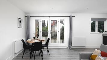 Appartement, 1 chambre | Salle à manger
