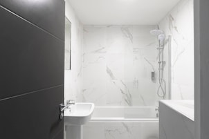 Apartment, 1 Bedroom | Bathroom