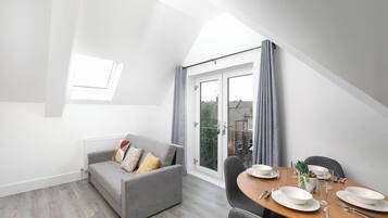 Appartement, 1 chambre | Salle de séjour