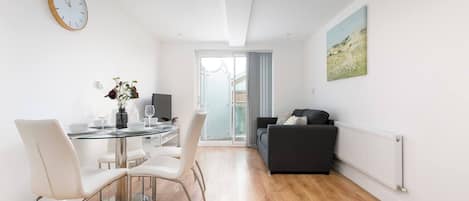 Apartment, 3 Bedrooms | Room amenity