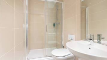 Apartment, 3 Bedrooms | Bathroom amenities