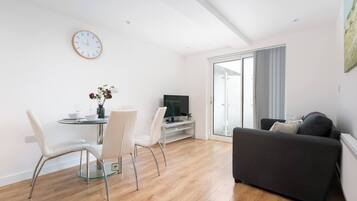 Apartment, 3 Bedrooms | Room amenity