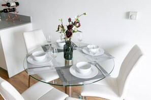 Apartment, 3 Bedrooms | Tempat makan