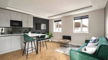 Apartment, 1 Bedroom | Dining room