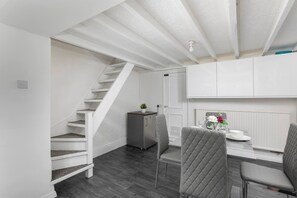 Appartement, 2 chambres | Salle à manger