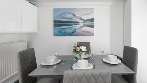 Unclassified image, 4 of 22, button - Skyvillion - Cozy 2 Bed Cottage In East Finchley (London)