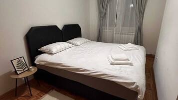 2 makuuhuonetta, silitysrauta/-lauta, Wi-Fi, vuodevaatteet