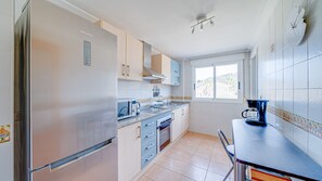 Frigorifero, microonde, forno, macchina per tè/caffè