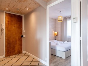 2 chambres, fer et planche à repasser, Wi-Fi, draps fournis