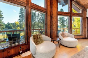 Interior - PONY47 - Stunning River Front Home, Community Pool (Sunriver)