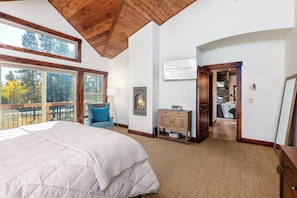 6 bedrooms, travel crib, free WiFi, bed sheets - PONY47 - Stunning River Front Home, Community Pool (Sunriver)