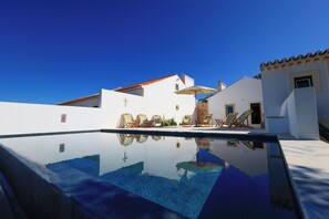 Hồ bơi ngoài trời 