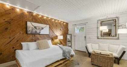Cowboy Cottage - Perfect for a couple!