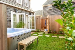 Terrace/patio - Luxury Nantucket Getaway | Hot Tub (Nantucket)