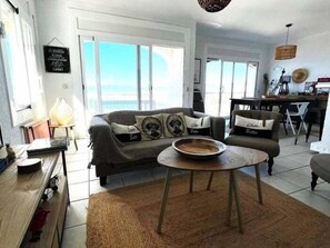 TV - Beautiful flat with spectacular sea views AV 50 (Rosas / Roses)