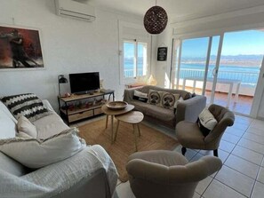 TV - Beautiful flat with spectacular sea views AV 50 (Rosas / Roses)
