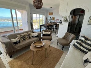 TV - Beautiful flat with spectacular sea views AV 50 (Rosas / Roses)