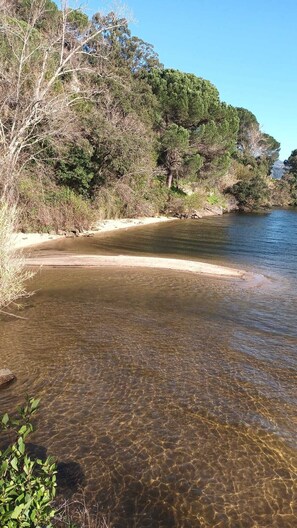On the beach, sun loungers - Individual Private Suites With An Astonishing View Over the Douro River (Paços de Gaiolo)