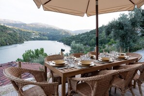 تناول ا�لطعام بالخارج