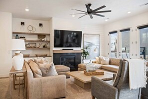 TV, fireplace, books - Vinnie's Beach House: Private Pool, Lagoon + Beaches (St George)