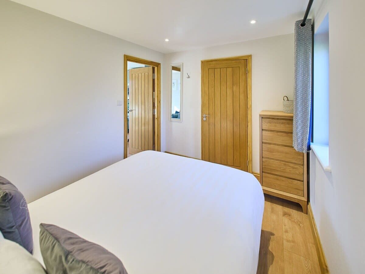 1 slaapkamer, een bureau, een strijkplank/strijkijzer, wifi