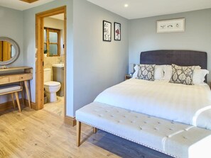 1 bedroom, desk, iron/ironing board, WiFi - Host & Stay | Orchard Barn (Bonnington)