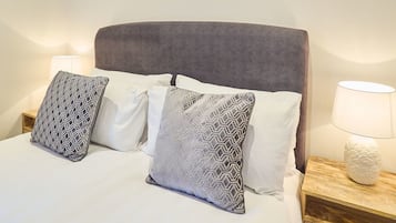 1 bedroom, desk, iron/ironing board, WiFi