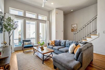 Luxury Downtown Getaway With Breathtaking Views