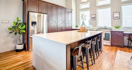 Luxury Downtown Getaway With Breathtaking Views