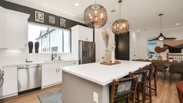 House | 4 bedrooms, desk, soundproofing, iron/ironing board