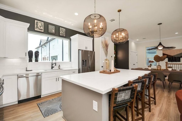 House | 4 bedrooms, desk, soundproofing, iron/ironing board